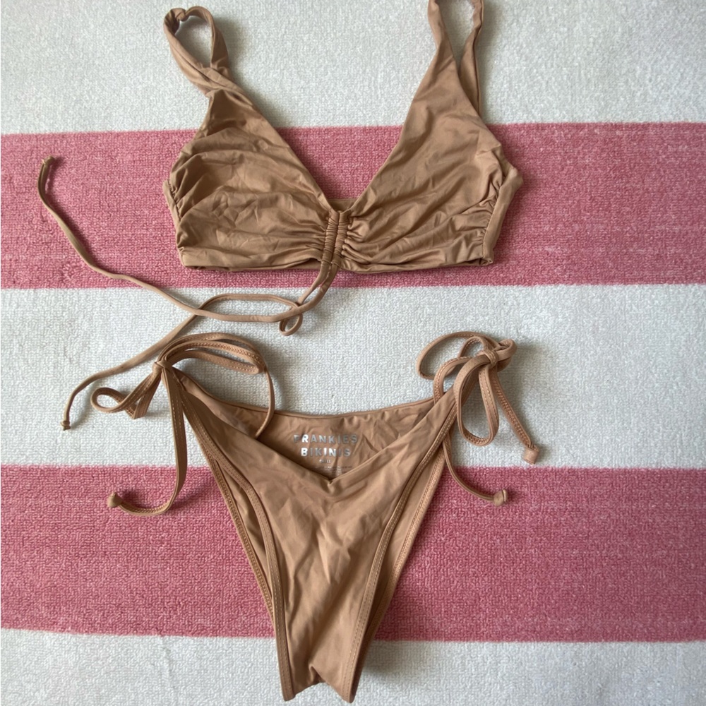 Frankie’s bikini